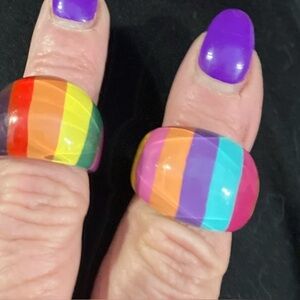 lot 2 rings vntage lucite striped bold sz 7.5